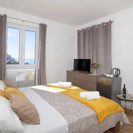 Beta With Sea View Apartment *